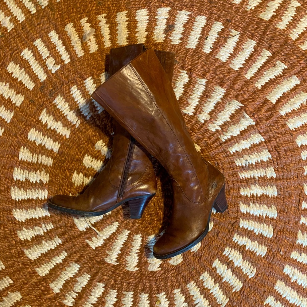 ❄️ BORN | Brown Leather Zip Up Boots with Heels 👠 size 6 US Womens